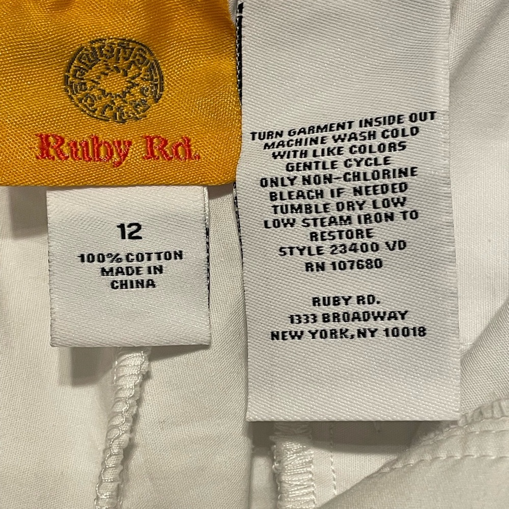 Ruby Rd. White Cropped Pants Eyelet Type Scallope… - image 6